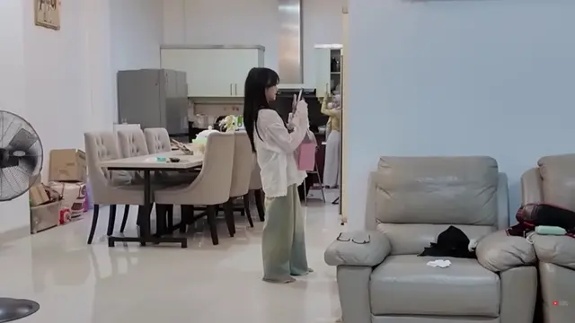 Potret Ruang TV Rumah Haji Faisal dan Mama Fuji