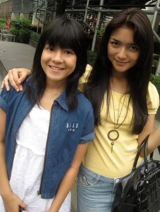 Natasha Rizky dan Citra Kirana, seleb yang sedari muda kariernya melejit. Usai tenar, keduanya tetap jalin persahabatan erat sebagai sesama selebriti. Potret persahabatan mereka berdua curi perhatian. (Liputan6.com/IG/natasharizkynew)