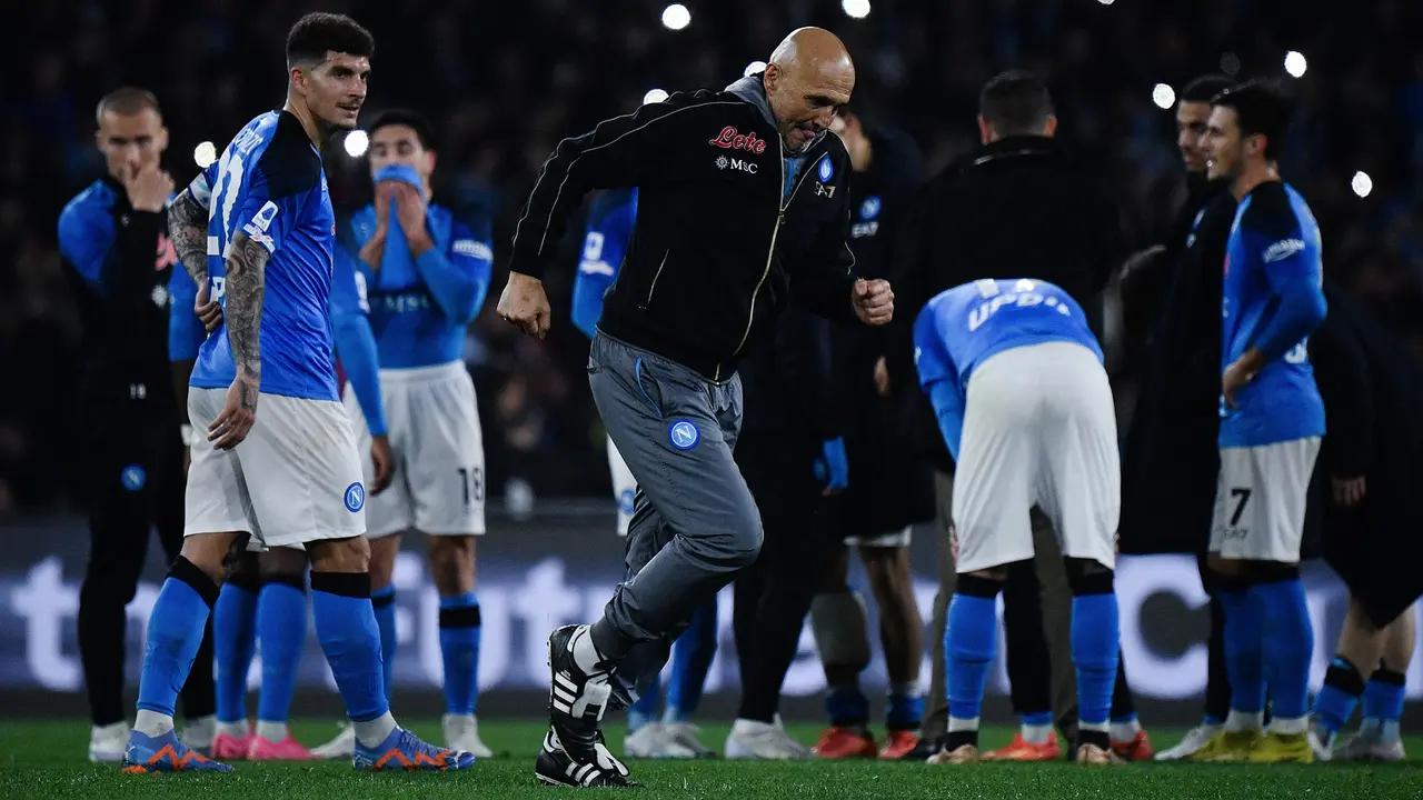 Foto: Libas Atalanta, Napoli Kembali Tancap Gas dan Makin Mantap di Puncak