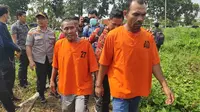 Tersangka perorangan yang ditangkap Polda Riau karena sengaja membakar lahan untuk membuka kebun. (Liputan6.com/M Syukur)