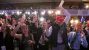 Para pendukung capres dari Partai Republik Donald Trump bergembira merayakan hasil perhitungan suara di Ohio dan Florida di Manhattan, New York, AS, (8/11). (REUTERS / Carlo Allegri)