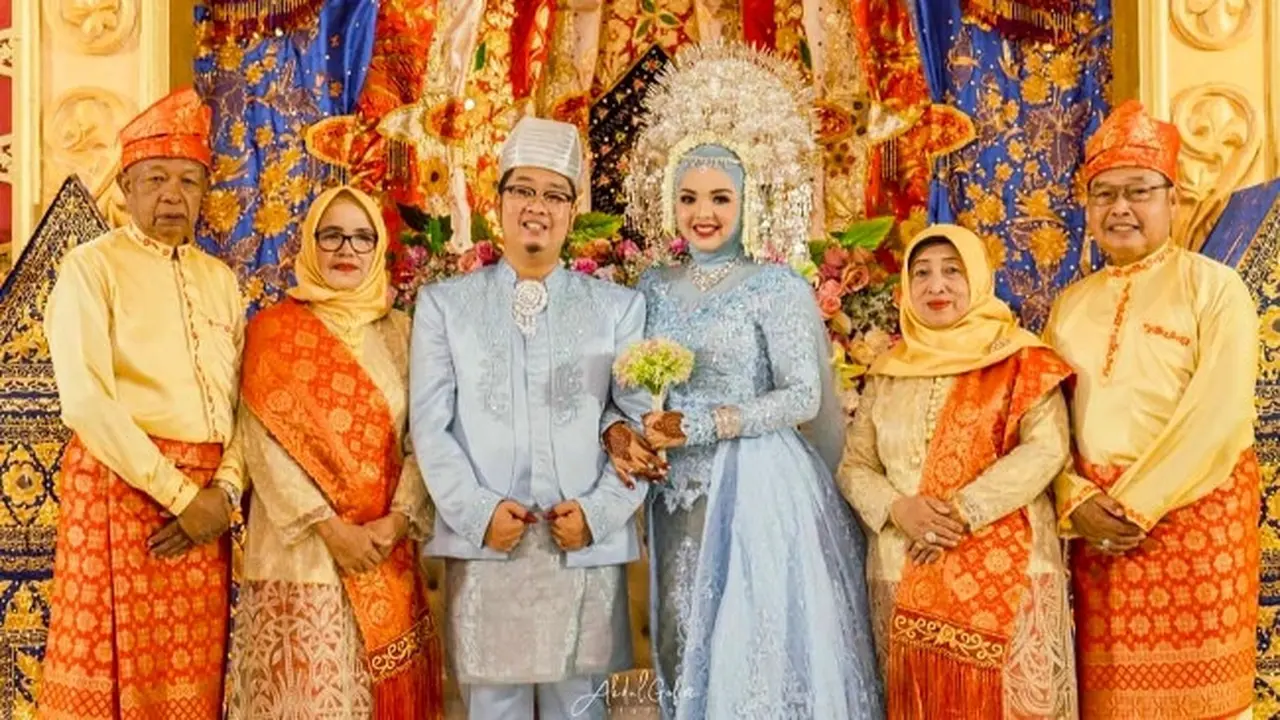 Resepsi Putri Wahyuni dan suami yang menjadi korban Pesawat Srwijaya Air SJ 182.