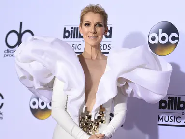 Celine Dion saat menghadiri acara Billboard Music Awards (BMA) 2017 di Las Vegas, Nevada, Minggu (21/5). BMA diberikan oleh Billboard kepada musisi yang menempati tangga lagu populer pada akhir tahun di Amerika Serikat (AP/Photo/Richard Shotwell)