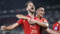 Selebrasi gol debut Paulo Ricardo bersama Persija Jakarta saat melawan Persis Solo pada laga pekan ke-30 BRI Super League musim ini di Stadion Utama Gelora Bung Karno (SUGBK), Jakarta, Senin (27/04/2026) malam WIB. (Bola.com/Abdul Aziz)