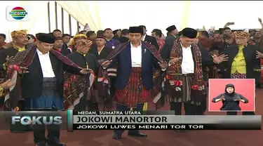 Aksi Presiden Jokowi menari tor-tor di pesta pernikahan Bobby Nasution dan Kahiyang Ayu Siregar pada Sabtu (25/11) menuai banyak pujian.