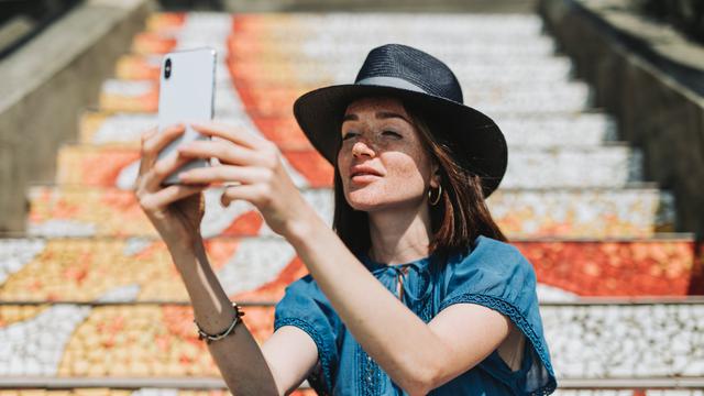 45 Caption Selfie Instagram Dalam Bahasa Inggris Bikin Postinganmu Makin Menarik Ragam Bola Com