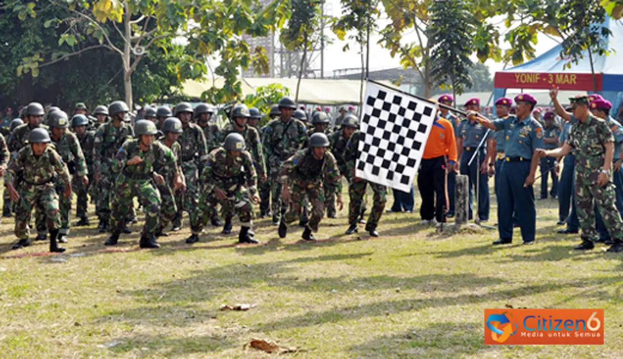 Citizen6, Sidoarjo: Setelah selesai apel khusus ini dilanjutkan dengan lomba try Out Halang Rintang (HR) dilapangan Halang Rintang Brigif-1 Marinir yang diikuti oleh 7 Tim Binsat Pasmar-1. (Pengirim: Budi Abdillah)