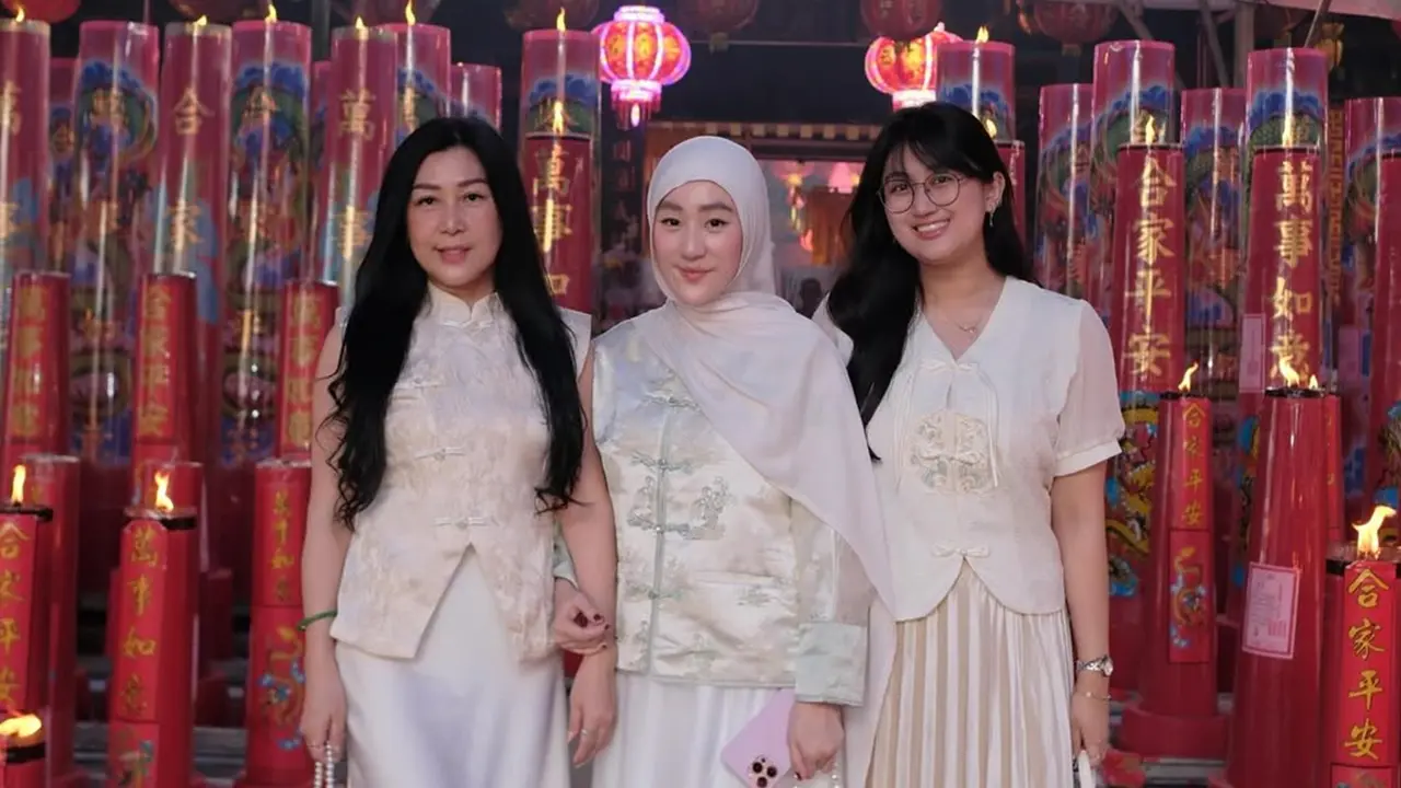 6 Potret Larissa Chou Rayakan Imlek 2026 Bareng Keluarga, Anaknya Dapat Angpau