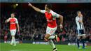 Ekspresi pemain Arsenal, Alexis Sanchez, setelah mencetak gol pertama ke gawang West Bromwich Albion pada lanjutan Liga Inggris di Stadion Emirates, London, Jumat (22/4/2016) dini hari WIB. (AFP/Glyn Kirk)