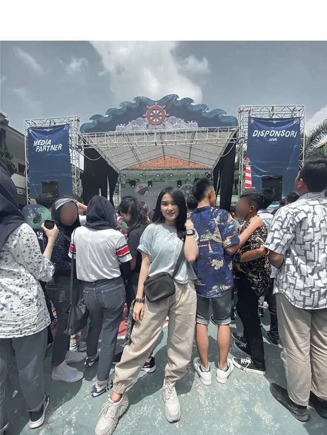 7 Gaya Santai Shakira Jasmine, Pemain Guru-Guru Gokil yang Memesona