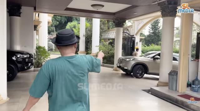 Potret Fasad Depan Rumah Sule/Youtube/SL Media