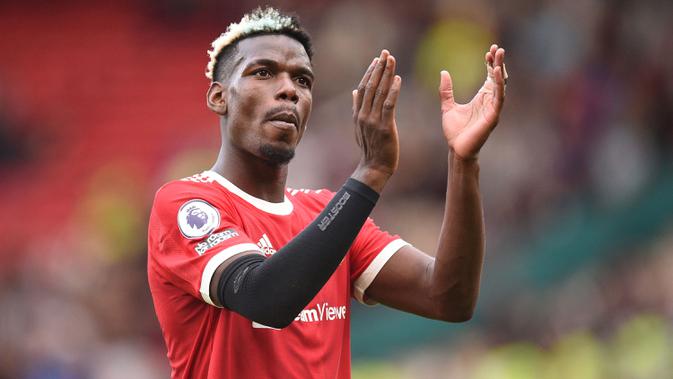 Paul Pogba - Hingga saat ini bintang Timnas Prancis itu belum mau memperpanjang kontrak di Old Trafford. Menurut berbagai sumber, Pogba sudah tak betah di Liga Inggris dan kumungkinan akan bergabung ke PSG, Real Madrid hingga kembali ke Juventus. (AFP/Oli Scarff)