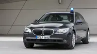 Mobil dengan spesifikasi khusus tersebut pengerjaannya ditangani oleh BMW di Jerman.