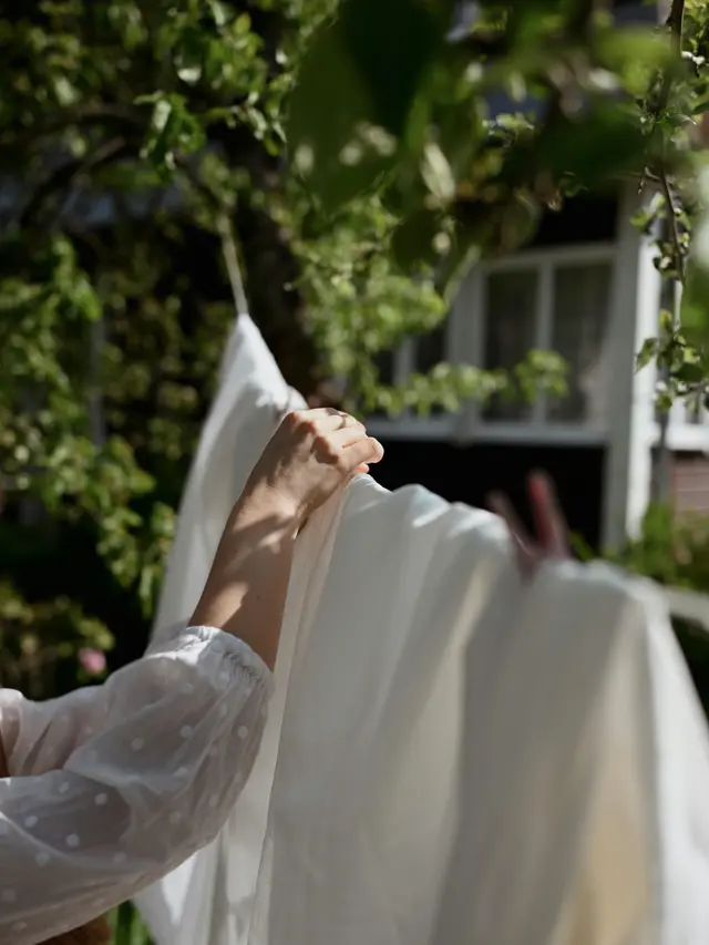 Tips Mencuci dan Merawat Seprai Putih agar Selalu Terlihat Baru Seperti di Kamar Hotel