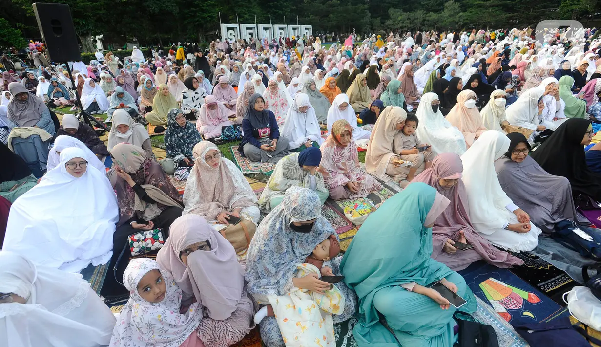 Maulana mengungkapkan, setelah pelaksanaan sholat Idul Adha, PDM Kota Bogor akan menggelar penyembelihan hewan kurban sebanyak delapan sapi dan lima kambing di Pusat Dakwah Muhammadiyah. (merdeka.com/Arie Basuki)