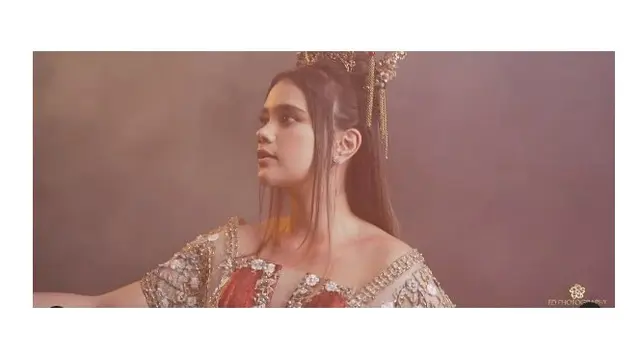 Pemotretan 6 Selebriti Wanita Bertema Imlek, Elegan dan Mewah