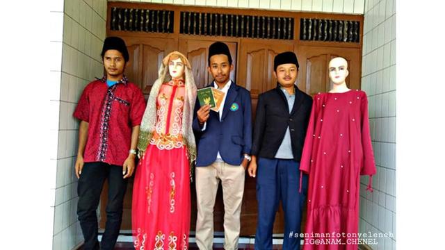 Parodi 4 Foto Imajinasi Jomblo Ini Bikin Geleng-geleng