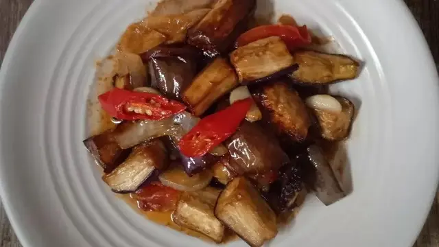 Resep terung ungu saus tiram. (dok. Cookpad @devalesha)