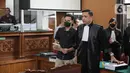 Terdakwa kasus dugaan pembunuhan berencana terhadap Brigadir Nofriansyah Yosua Hutabarat, Richard Eliezer (kiri) usai menjalani sidang lanjutan di Pengadilan Negeri Jakarta Selatan, Rabu (7/12/2022). Ferdy Sambo menjadi saksi untuk terdakwa Richard Eliezer, Ricky Rizal dan Kuat Ma'ruf di persidangan perkara pembunuhan berencana Brigadir J. (Liputan6.com/Faizal Fanani)