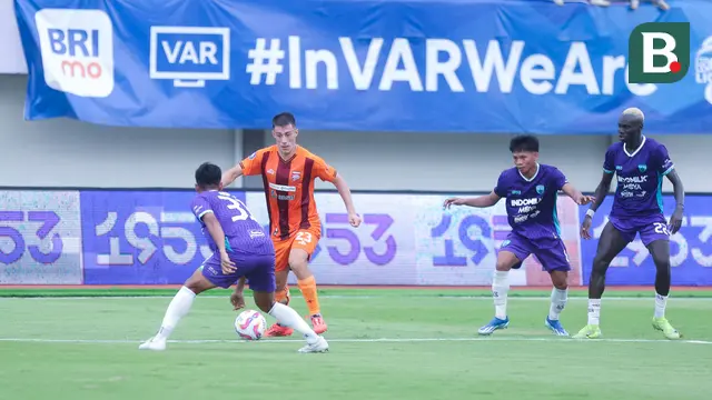 Foto: Aksi Mariano Peralta Acak-acak Pertahanan Persita, Borneo FC Petik Poin Berharga di BRI Liga 1