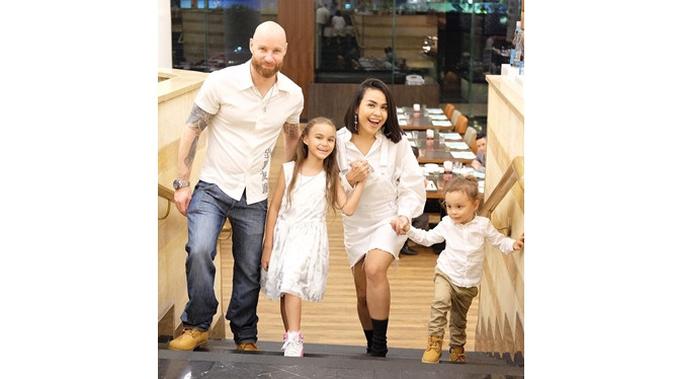 Melaney Ricardo dan Tyson Lynch (Sumber: Instagram/melaney_ricardo)