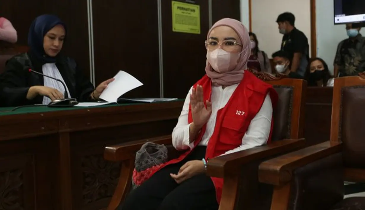 Ketika mengingat anak-anaknya, hati Medina merasa sangat teriris dan terganggu. Karena itulah ia ingin segera bebas dari penjara. (KapanLagi.com®/Budy Santoso)