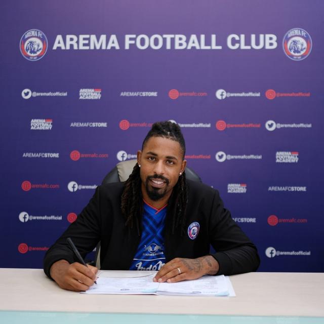 7 Potret Carlos Fortes yang Kini Resmi Jadi Andalan Baru Arema FC