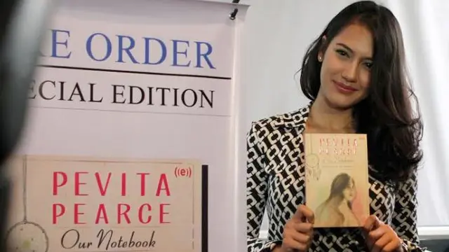 Tak Cuma Cantik, 6 Artis Ini Juga Jago Bikin Buku