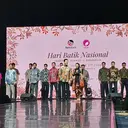 Hari Batik Nasional, 6 Desainer Indonesia Sulap Batik Jadi Busana Modern untuk Charity