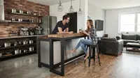 7 Desain Meja Bar Mini sebagai Pembatas Dapur dan Ruang Keluarga untuk Hunian Modern