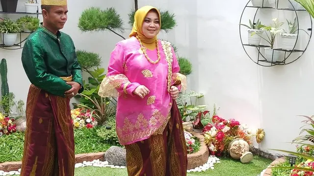 Viral Wanita Asal Bulukumba Ini Dilamar Dengan 2 Keping Bitcoin, Ditaksir Senilai Rp 1,7 M. (Sumber: Facebook/Mismaya Alkhaerat)