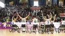 Pebasket difable Indonesia merayakan kemenangan atas Malaysia pada laga Indonesia Para Games Invitational Tournament 2018 di Hall A Senayan, Jakarta, Minggu (1/7). Indonesia unggul 54-53. (Liputan6.com/Helmi Fithriansyah)