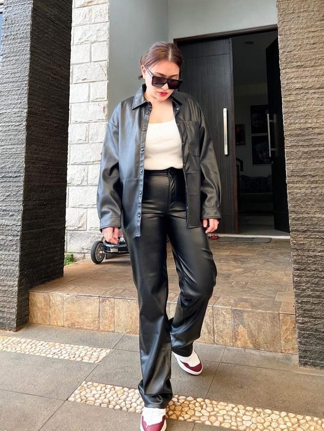 Potret Nathalie Holscher bergaya gothic (Instagram/@nathalieholscher)