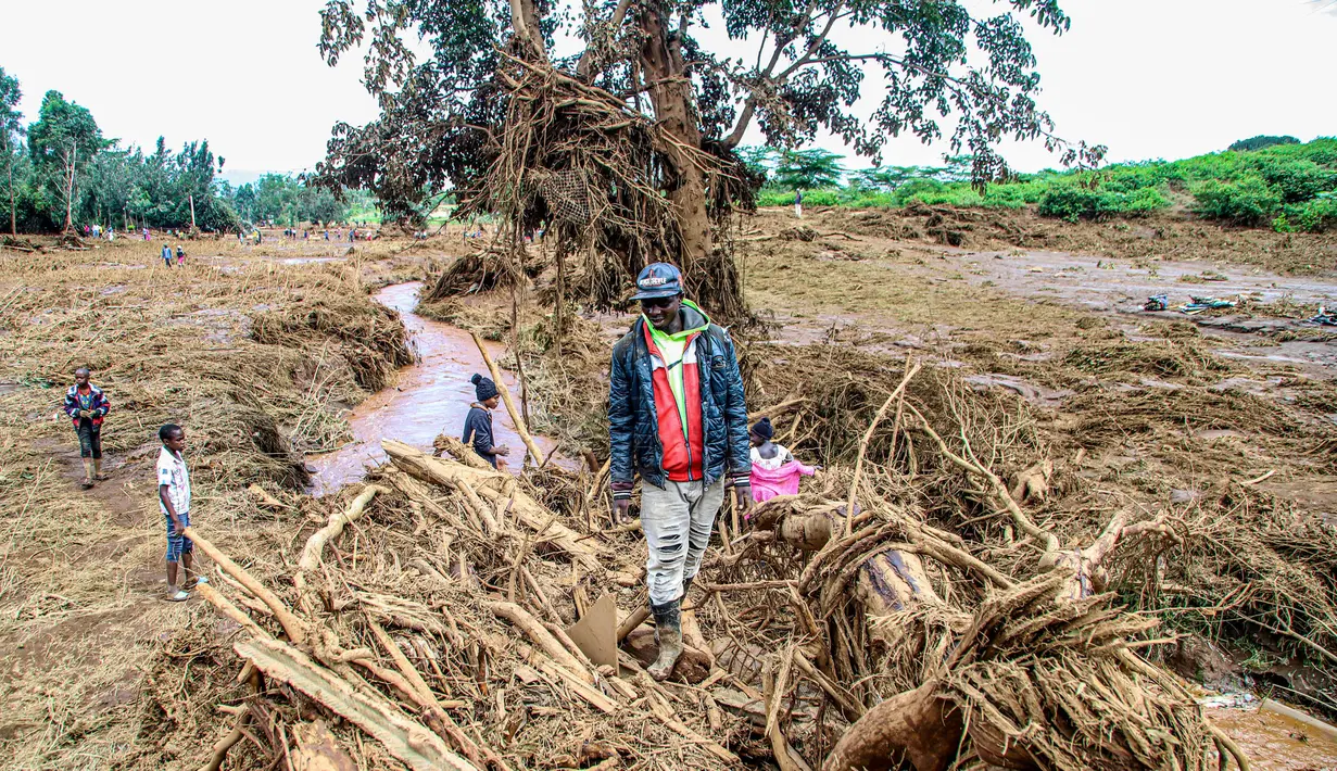 Pihak kepolisian setempat mengatakan Bendungan Kijabe Lama yang terletak di daerah Mai Mahiu di Great Rift Valley runtuh. (AP Photo/Patrick Ngugi)