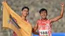 Atlet atletik kontingen Jawa Tengah Ammar Hudzaifah (kanan) bersama rekannya Muhammad Fadli Yusriadi (kiri) melakukan selebrasi usai memasuki garis finis pada laga cabor Atletik nomor 1500 meter (T37) Putra Pekan Paralimpiade Nasional (Peparnas) XVII di Stadion Atletik Sriwedari, Surakarta, Jawa Tengah, Senin (7/10/2024). (PB PEPARNAS XVII/Wawan H Prabowo)
