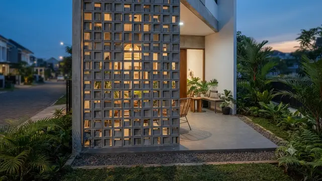 Model Teras Rumah dengan Roster Vertikal untuk Privasi Maksimal