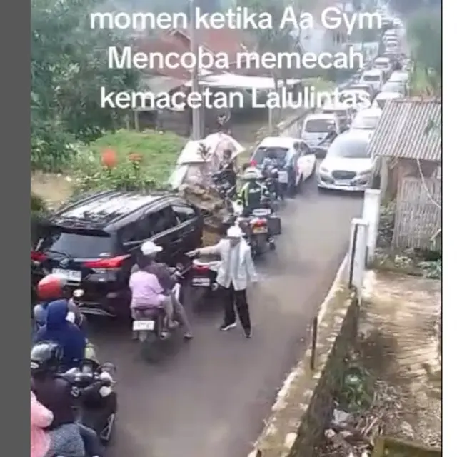Jalanan di Bandung Macet Parah, Aa Gym Turun Tangan Ikut Atur Lalu Lintas