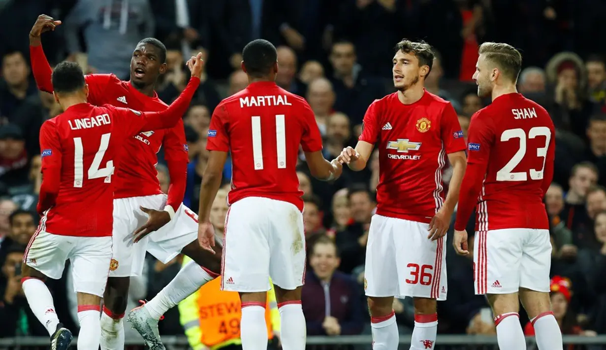 Paul Pogba merayakan gol yang dicetaknya ke gawang Fenerbahce dalam laga Grup A Liga Europa di Stadion Old Trafford, Manchester, Jumat (21/10/2016). (Action Images via Reuters/Jason Cairnduff)