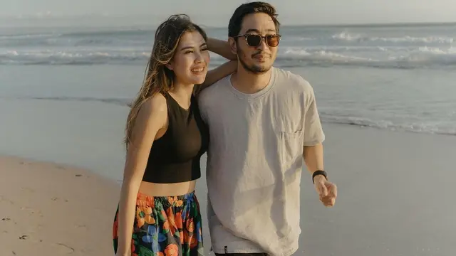 7 Momen Romantis Syahnaz dan Jeje Saat Liburan di Bali