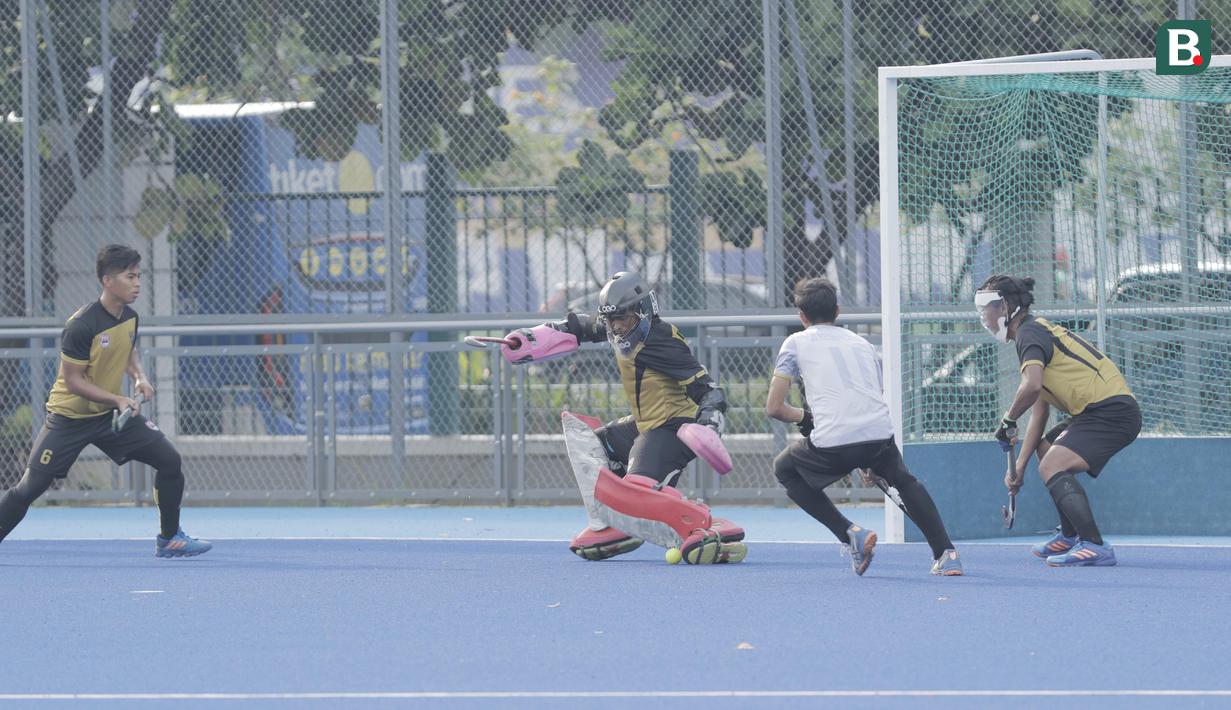 Atlet timnas hoki saat latihan di Lapangan Hoki, GBK, Jakarta, Jumat (7/4/2018). Latihan tersebut untuk persiapan jelang Asiang Games 2018. (Bola.com/M Iqbal Ichsan)