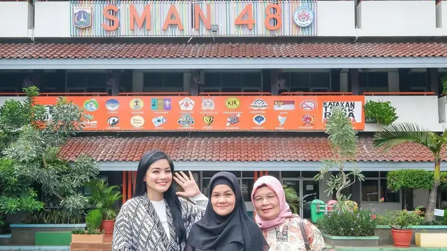 Titi Kamal berkunjung ke SMP dan SMA tempatnya sekolah dulu (Foto: Instagram/@titi_kamall)