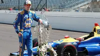 Pebalap AS, Alexander Rossi, sempat turun dalam lima seri bersama Manor Marussia pada F1 2015. (Bola.com/Twitter/USATODAYsports)