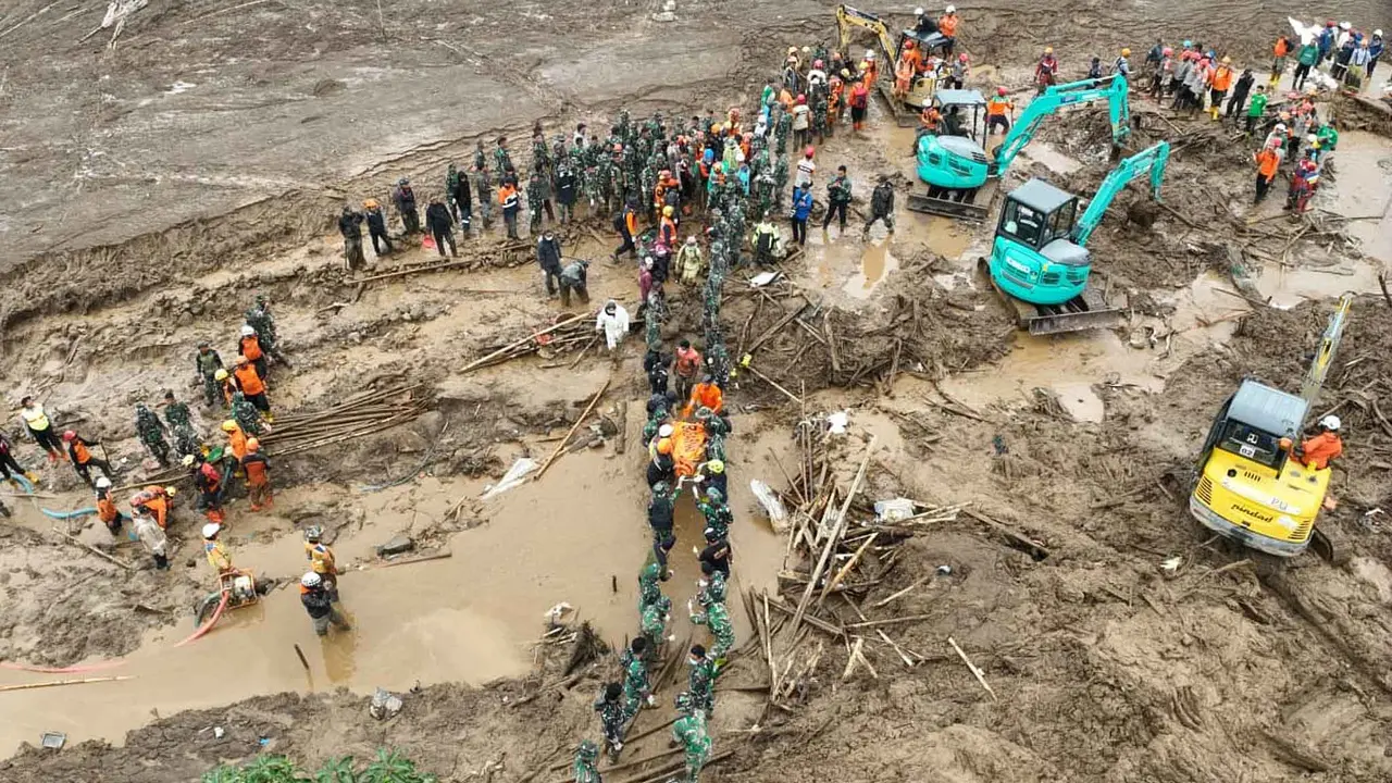 Tim SAR Gabungan Perluas Area Pencarian Korban Longsor Cisarua Bandung Barat