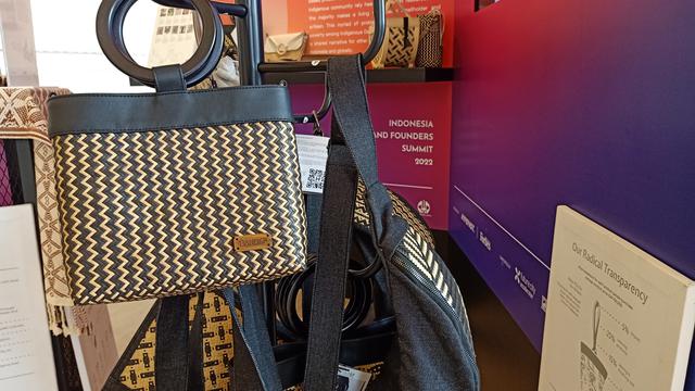 Catatan Akhir Pekan: Menaikkan Derajat Masyarakat Adat Terpinggirkan Lewat Kerajinan Tangan