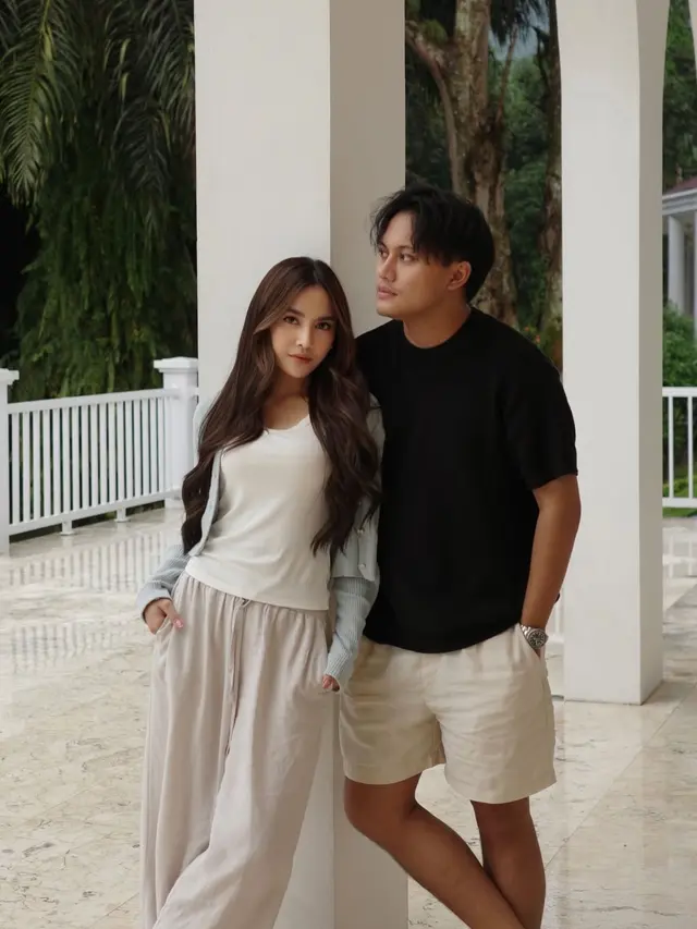 Gaya liburan terbaru Aaliyah Massaid dan Mahalini. [@mahaliniraharja]