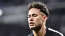 8. Neymar JR - Sadar lahir di negara miskin, bomber PSG tersebut mendirikan Instituto Projeto Neymar Jr yang didirikan pada 2014. Yayasan tersebut membantu anak-anak Brazil yang tidak mampu. (AFP/Christophe Simon)