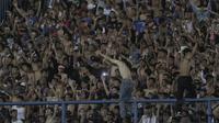 Bobotoh Persib Bandung pada laga lanjutan Liga 1 di Stadion GBLA, Bandung, Rabu, (5/7/2017). Persib menang 2-1 atas PSM. (Bola.com/M Iqbal Ichsan)