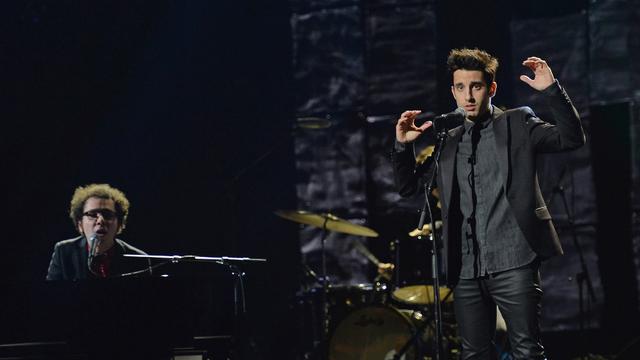 Lirik Lagu Say Something - A Great Big World - Ragam Bola.com