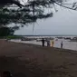 Wisata pantai dengan pemandangan memesona di Pasuruan, Jawa Timur. (Sumber: tempatwisataindonesia)