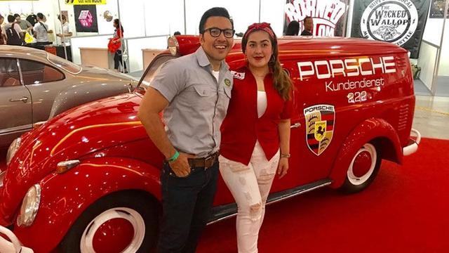 Jarang Tersorot, Ini 7 Momen Mesra David Bayu dan Sang Istri